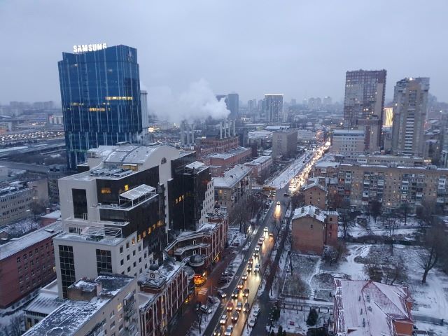 우크라이나 겨울, 연기를 내뿜는 열병합발전소